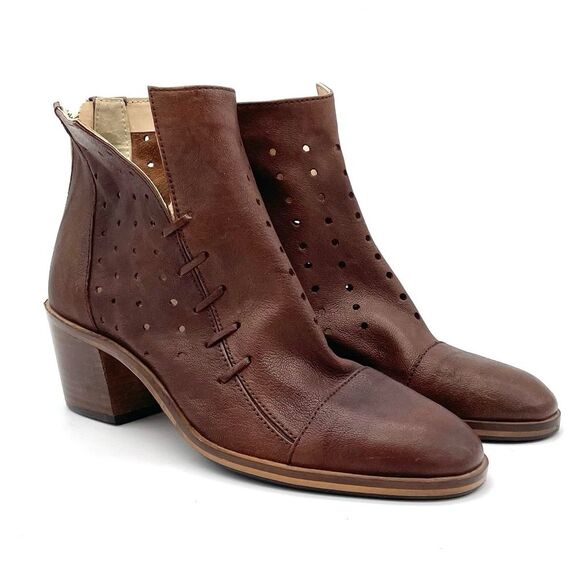 Journee Collection Ulima Leather Block Heel Bootie Walnut Brown Women’s Size 6 - Picture 6 of 16